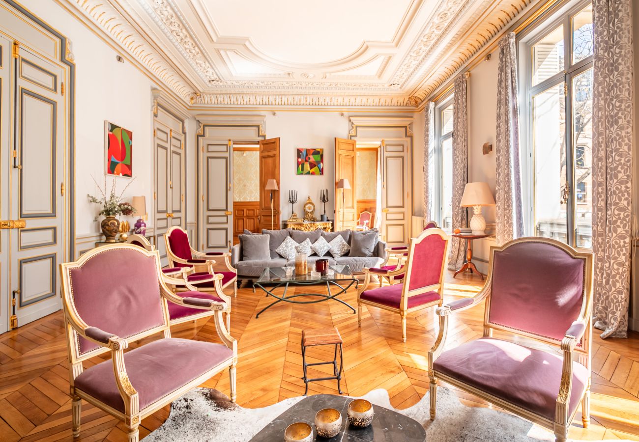 Apartment in Paris - Wagram Luxury Palace