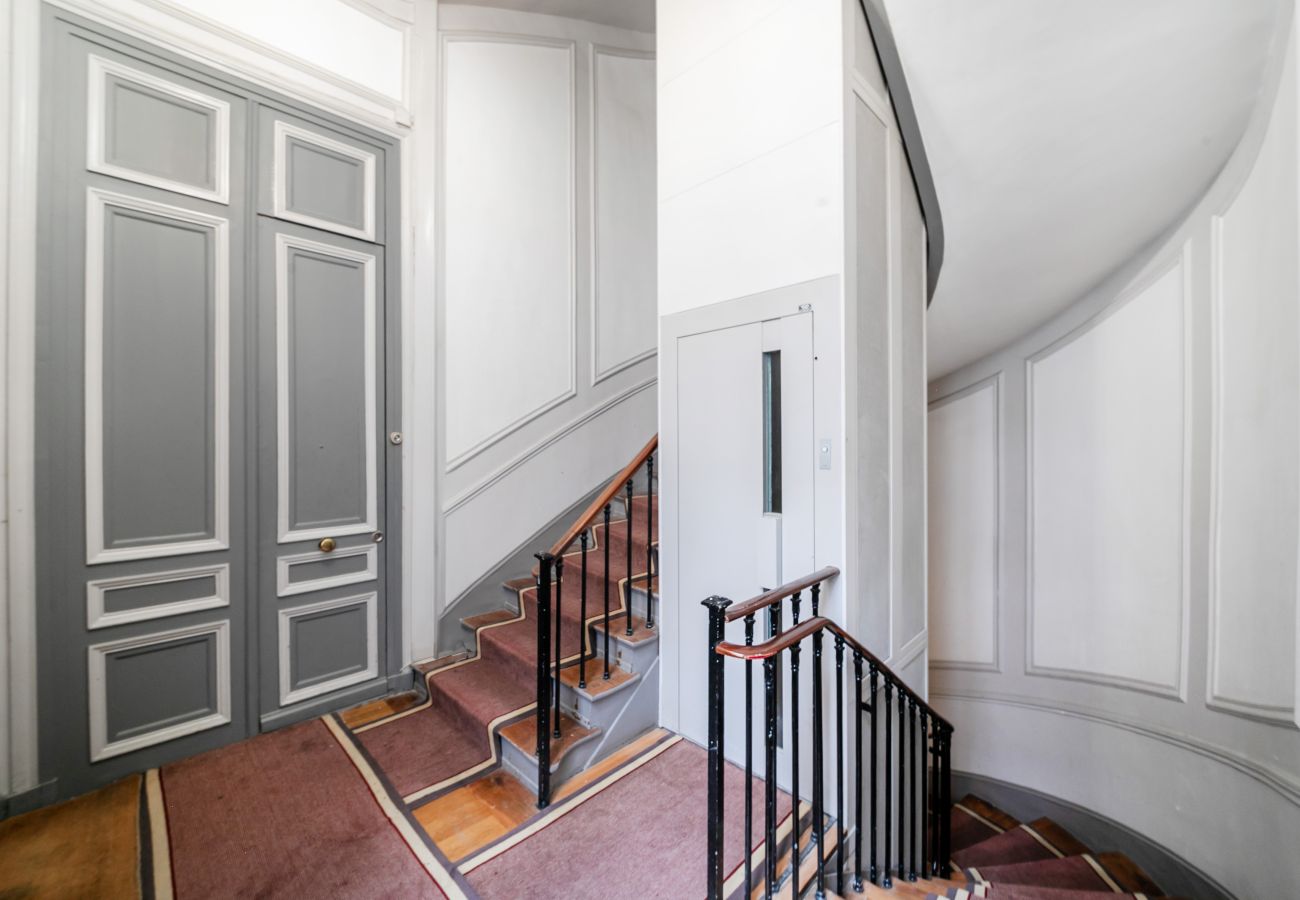 Apartment in Paris - Palais Royal Design