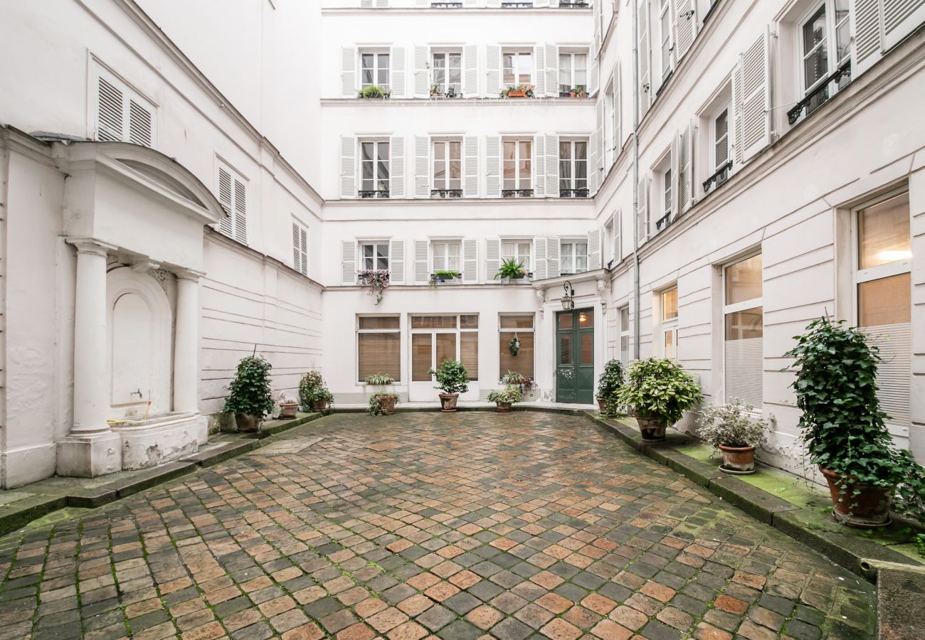 Apartment in Paris - Palais Royal Design