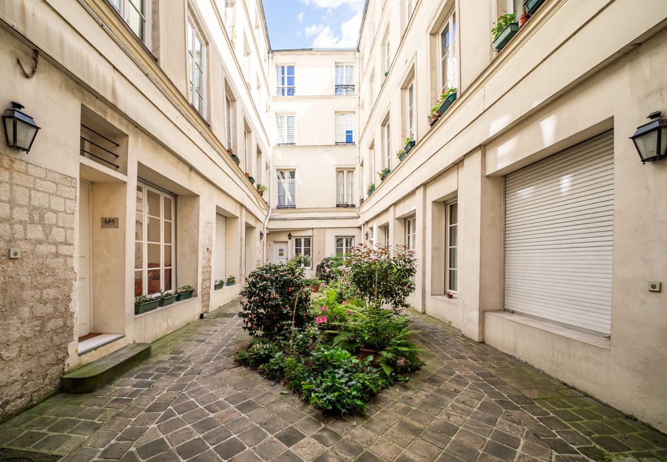 Apartment in Paris - Bon Marché Rousselet